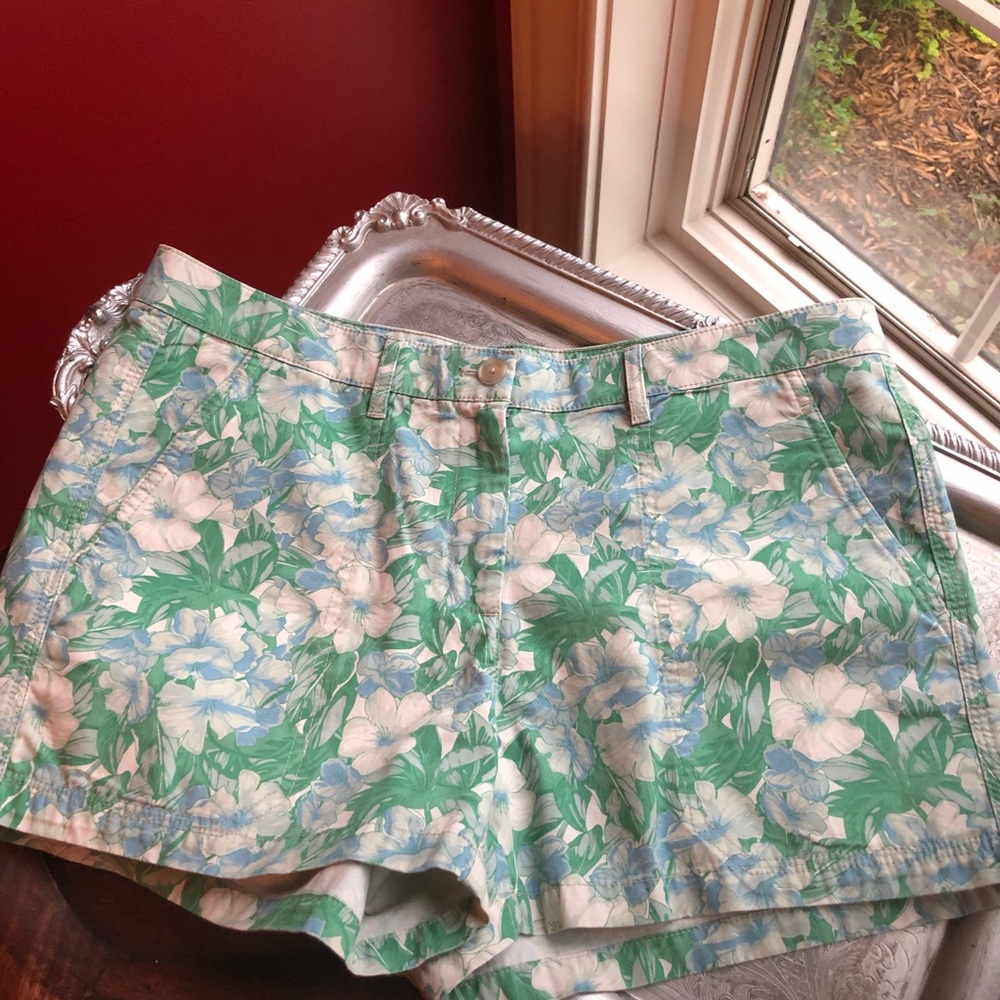 Gap women’s size 10 tropical print shorts